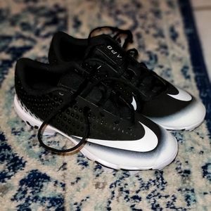 Kids Baseball/Softball Unisisex Nike Vapors size 6 Cleats